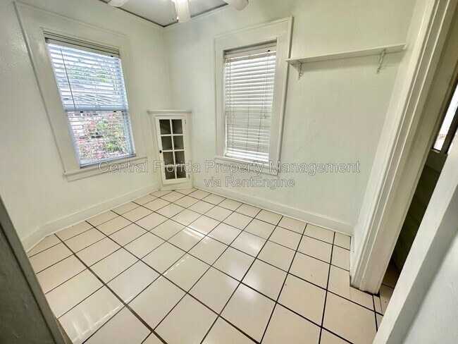 Building Photo - 617 N Hyer Ave