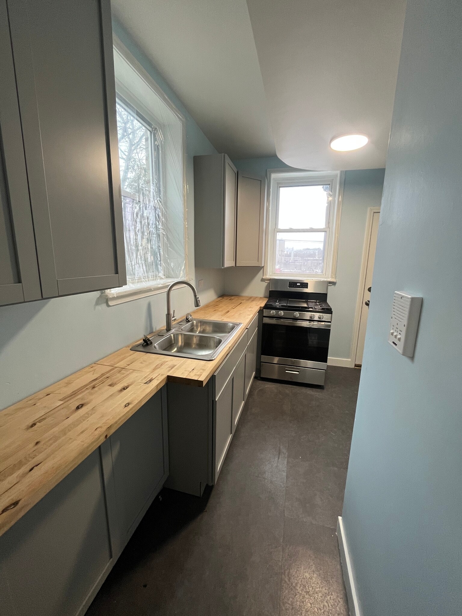 Building Photo - 7630 N Marshfield Ave