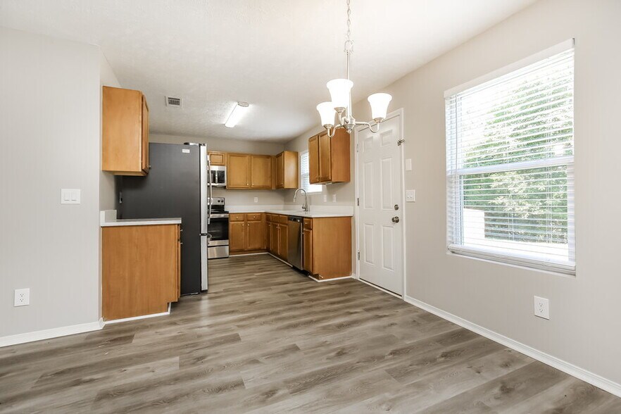 Building Photo - 1236 Lasalle Dr