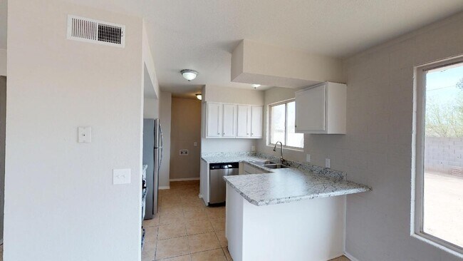 Building Photo - 201 E Thomas St