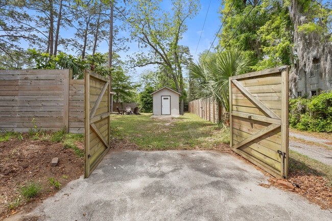 Building Photo - Spacious 4-Bedroom, 2.5-Bath Home E Duffy