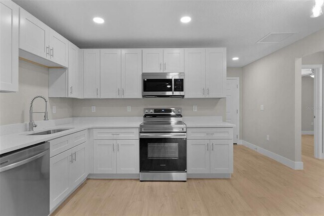 Building Photo - 9170 N Travis Dr