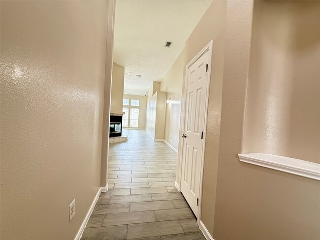 Building Photo - 6111 Settlers Village Dr