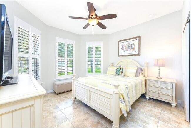Building Photo - Elegant Furnished 3-Bedroom + Den Pool Hom...