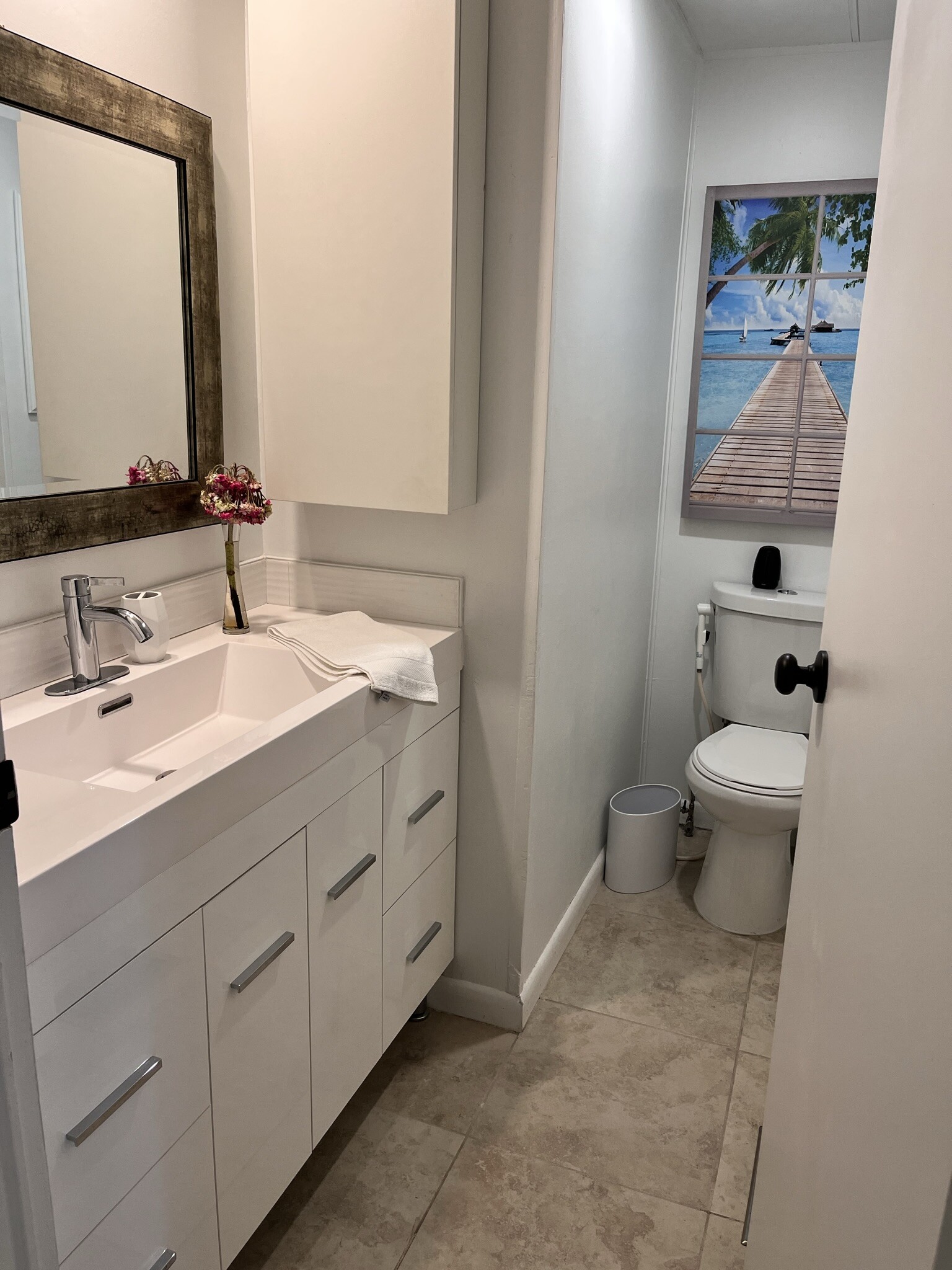 Building Photo - 618 N Silver Cir