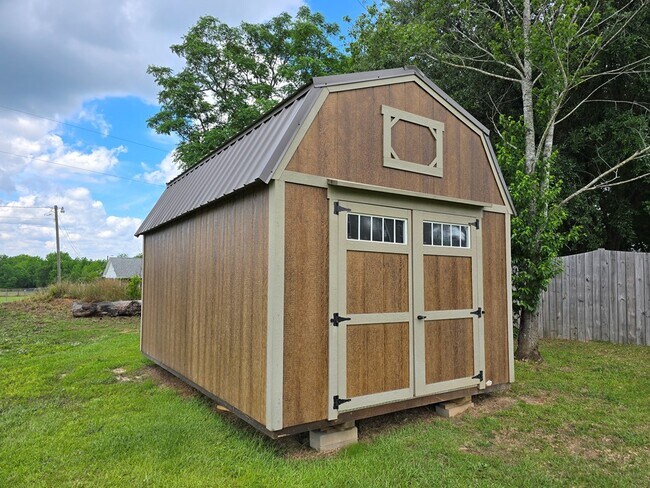 Building Photo - 2160 Alden Dr