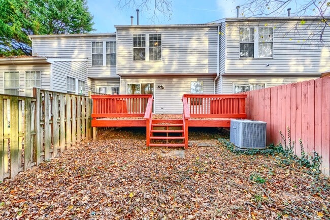 Building Photo - 9847 Bale Ct