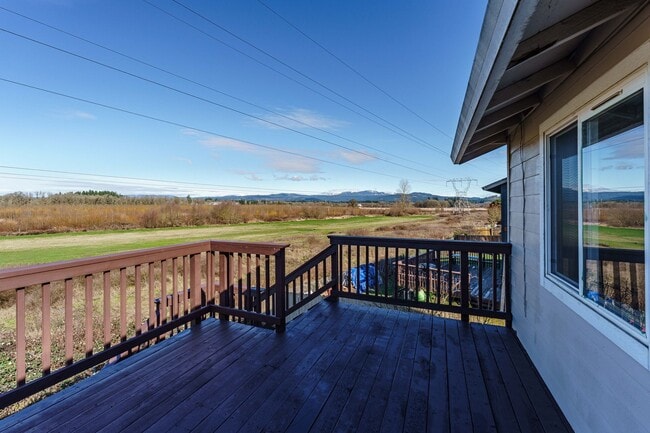 Building Photo - 4 Bedroom 2.5 Bathroom With Large Fenced B...