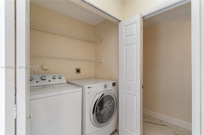 Building Photo - 11009 Mainsail Dr