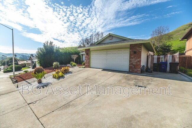 Building Photo - 2901 Doidge Ave