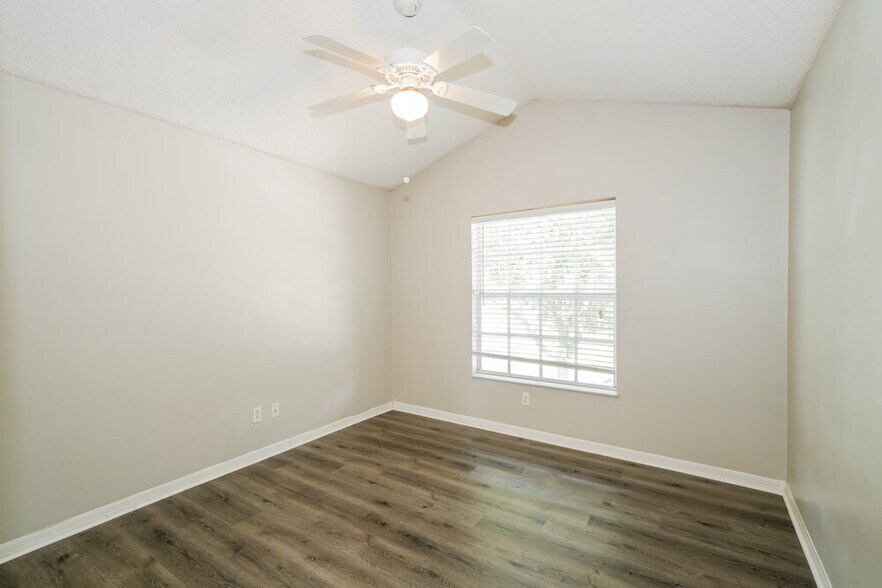 Building Photo - 1721 Scotch Pine Dr