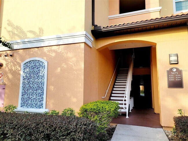 Building Photo - 5475 Vineland Rd