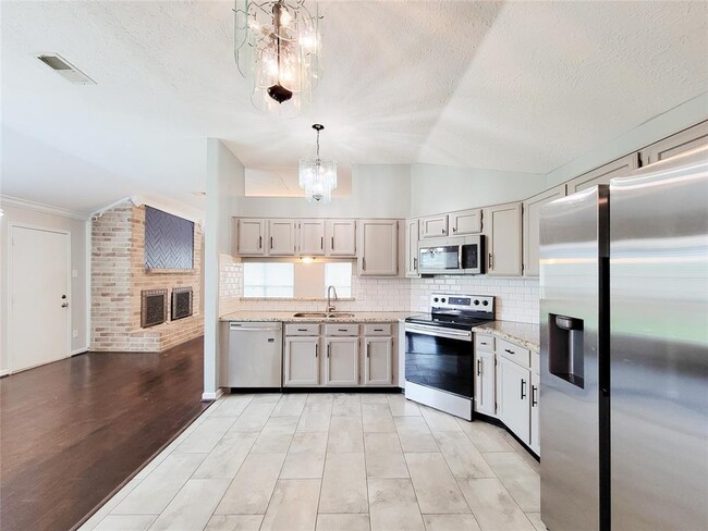 Building Photo - 7006 Stonewall Ridge Dr