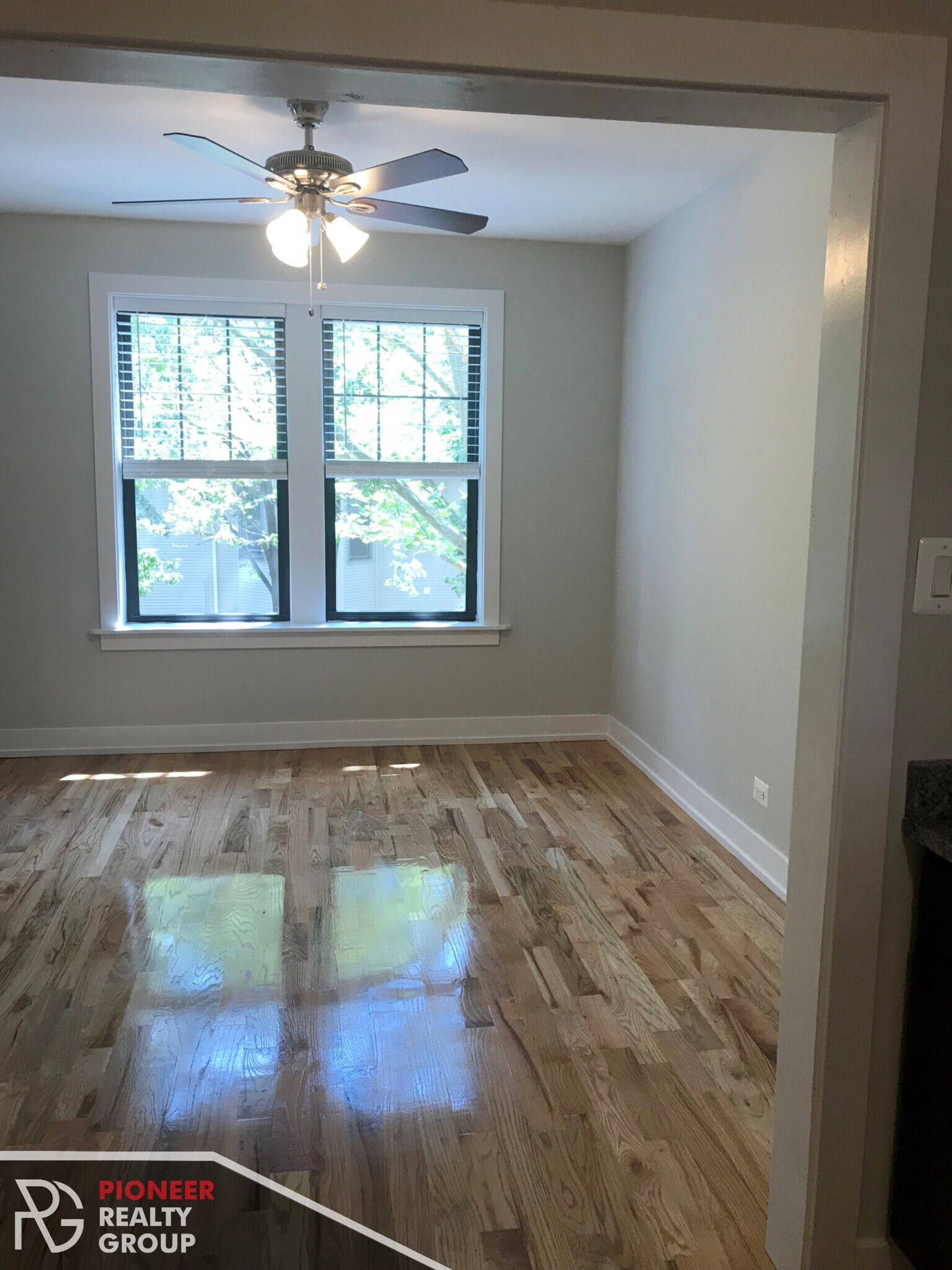 Building Photo - 1446 W Byron St