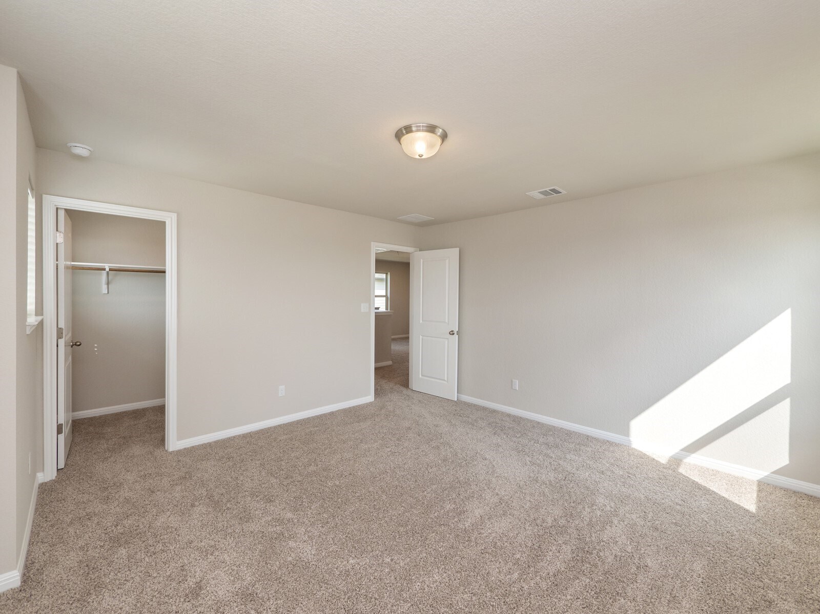 Building Photo - 120 Serpens St