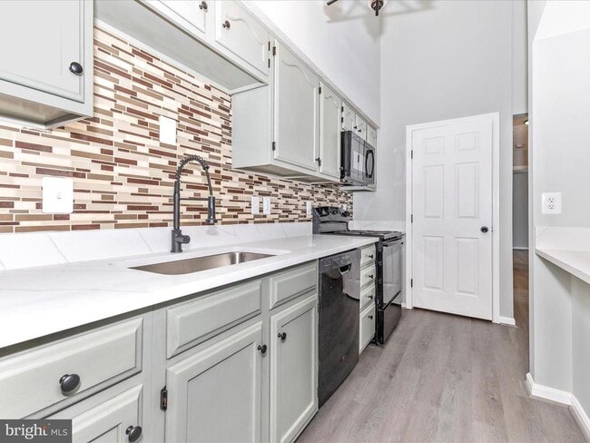 Building Photo - 615 Himes Ave
