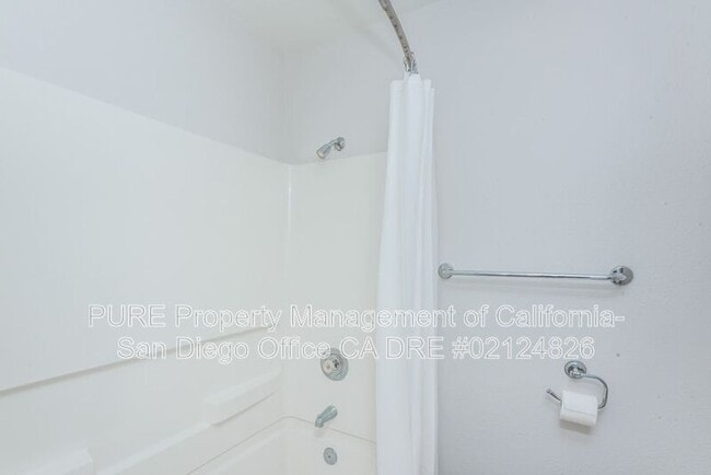 Building Photo - 7405 Charmant Dr