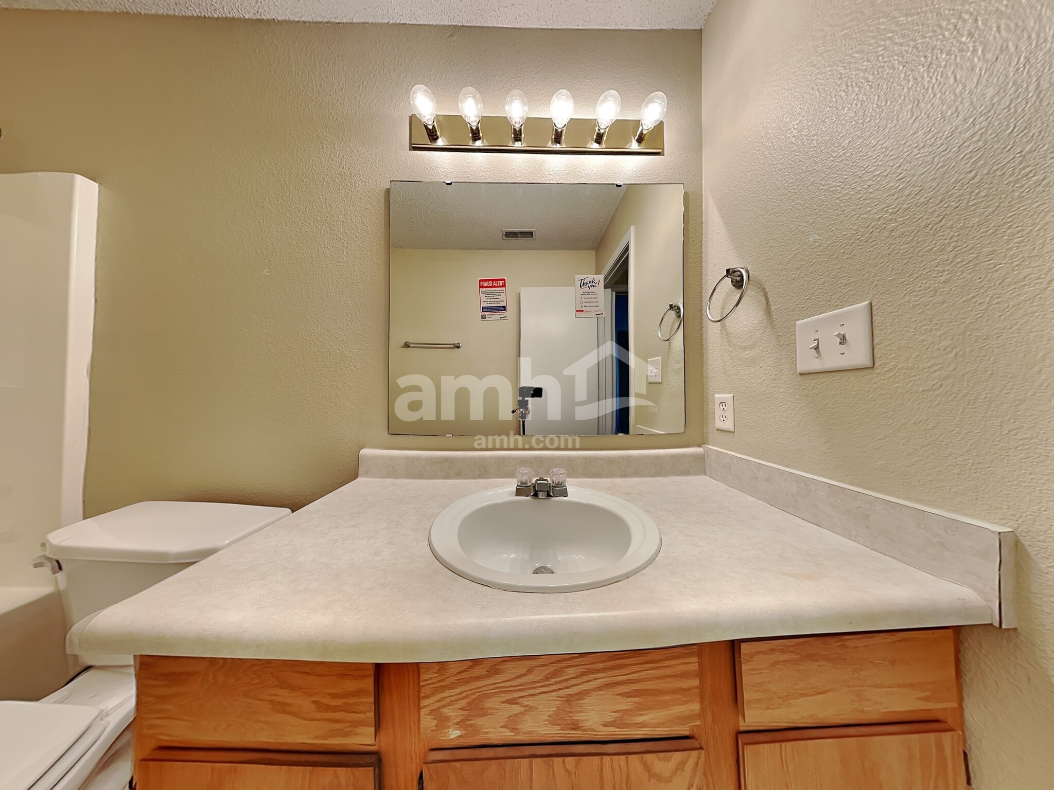 Building Photo - 2265 Lakecrest Dr