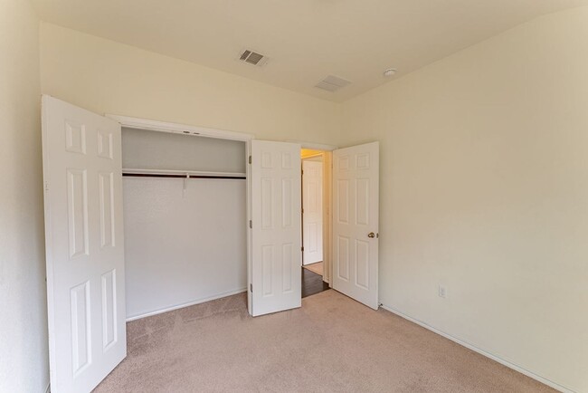 Building Photo - Beautiful Brick 3bed/2ba Home With High End Finishes & Must See Kitchen in NE Austin!