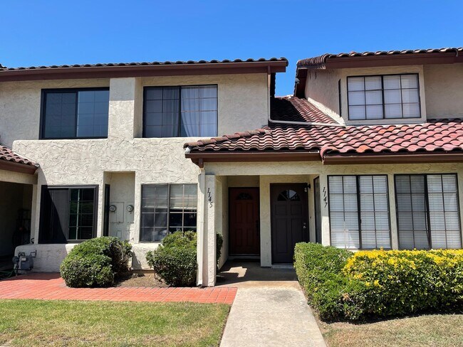 Building Photo - Updated 2 Bedroom, 2.5 Bath Condo Includes...