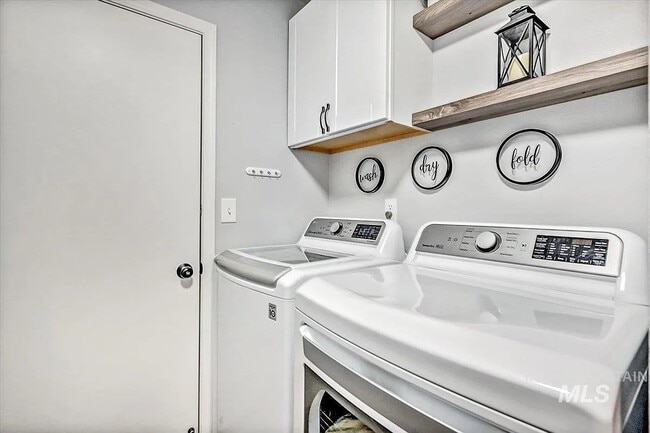 Building Photo - 5668 S Kalmia Pl