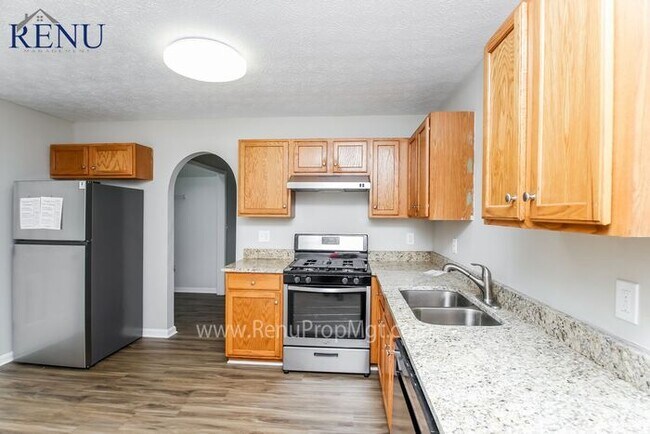 Building Photo - Now available 3 bedrooms 2.5 baths