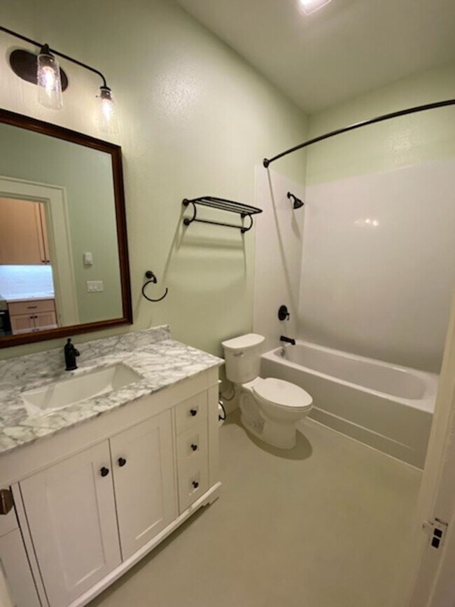 Building Photo - Cute 1bd/1bth in Cottage Grove in Historic downtown!