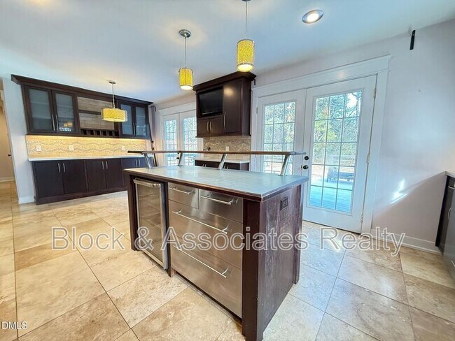 Building Photo - 121 Marilou Ln