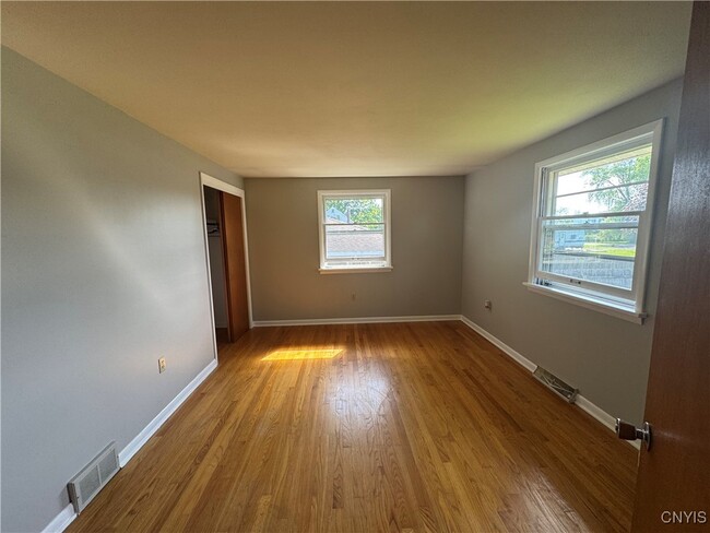 Building Photo - 7870 Oneida Trail
