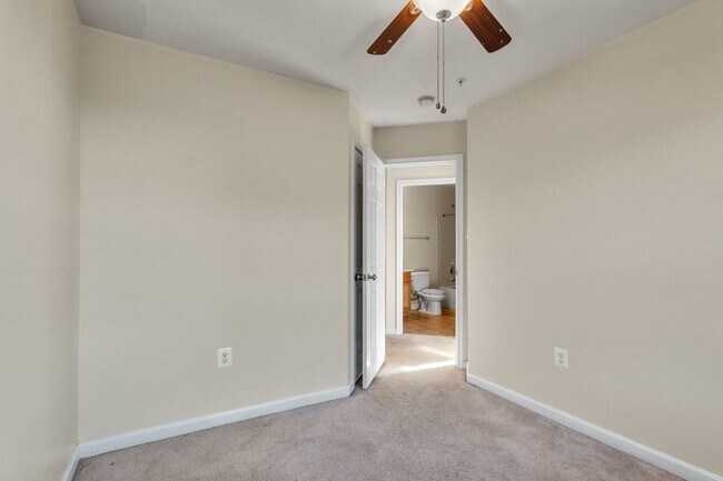 Building Photo - Charming 3 BR + Den Townhouse available now