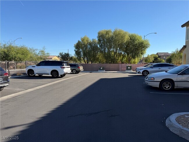 Building Photo - 20 Barbara Ln