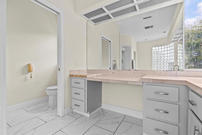 Building Photo - 1520 Jade Ln