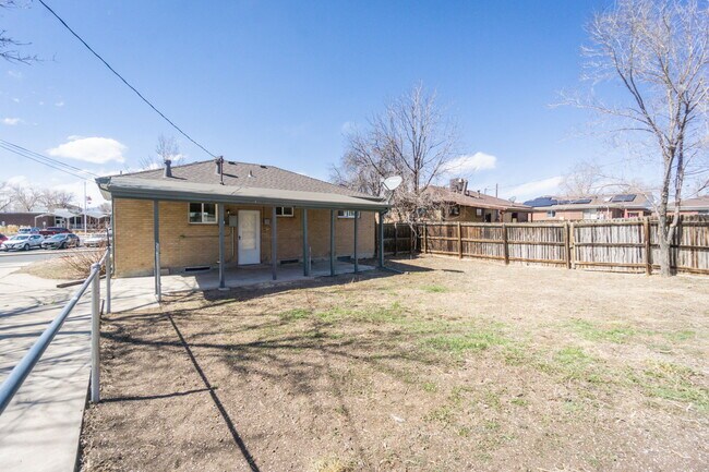 Building Photo - 7028 Lipan St