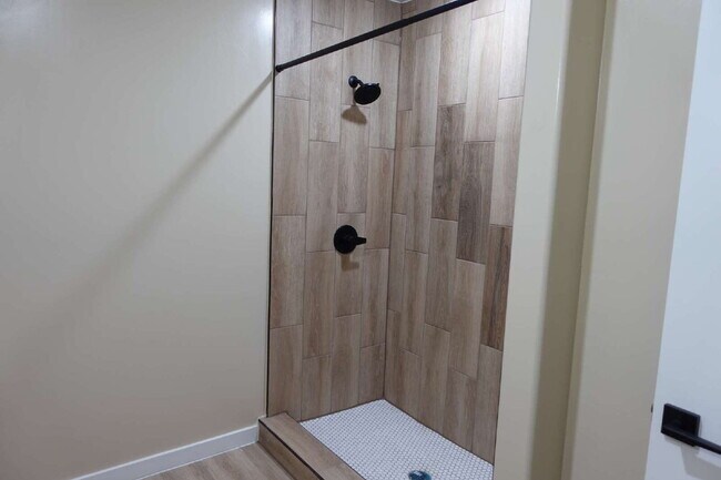 Building Photo - Brand New 2 Bedroom Apartment. Accepts Housing Assistance