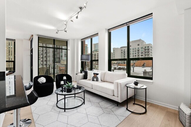 Building Photo - 400 W Ontario St