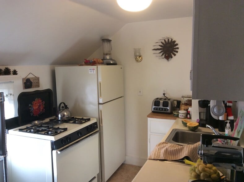 Kitchen - 1424 North Ave