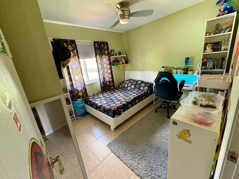 Building Photo - 4901 Palm Garden Ln