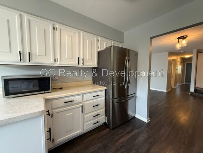 Building Photo - 320 Deer Glen Way