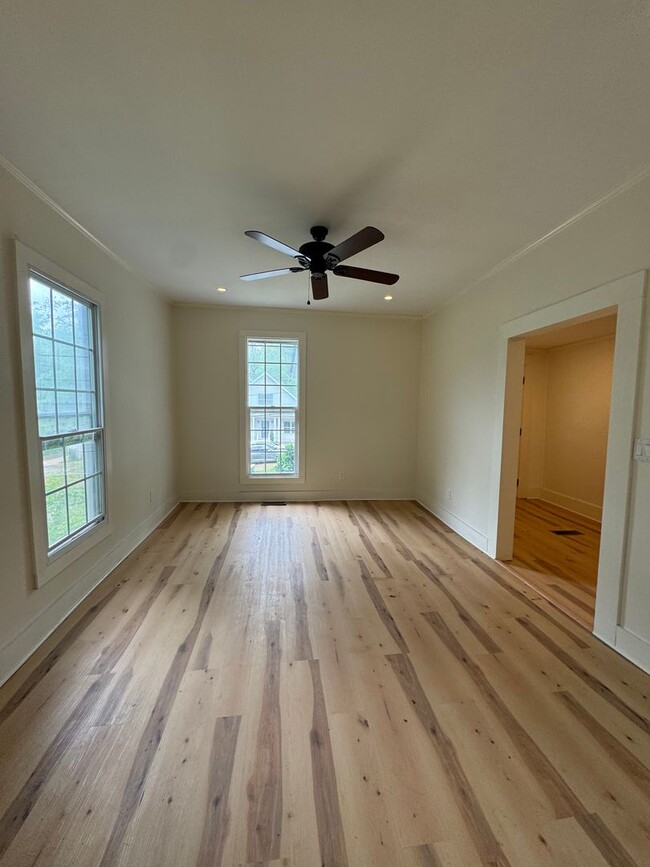 Building Photo - Gorgeous Fully Remodeled 2-Bedroom Home in...