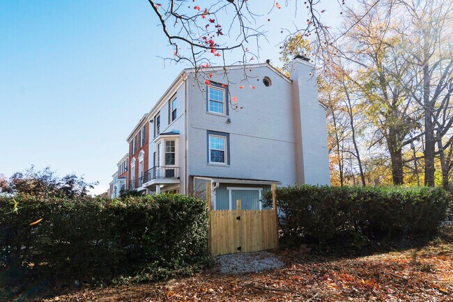 Building Photo - 4339 Cedarlake Ct