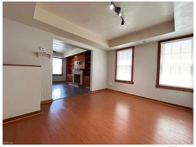 Building Photo - 400 Jamestown Ave