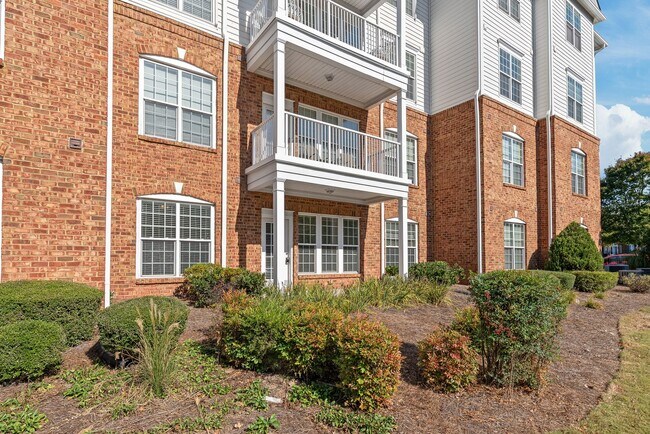 Building Photo - Prime Ballantyne Living: 2-Bedroom, 2-Bath Condo