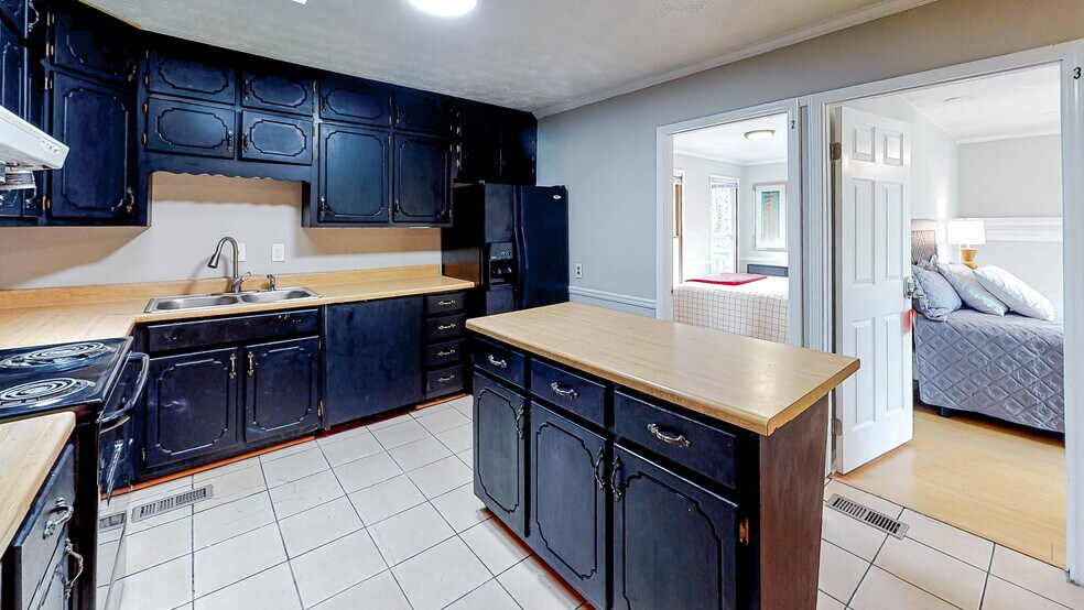 Building Photo - 362 Camelot Pkwy
