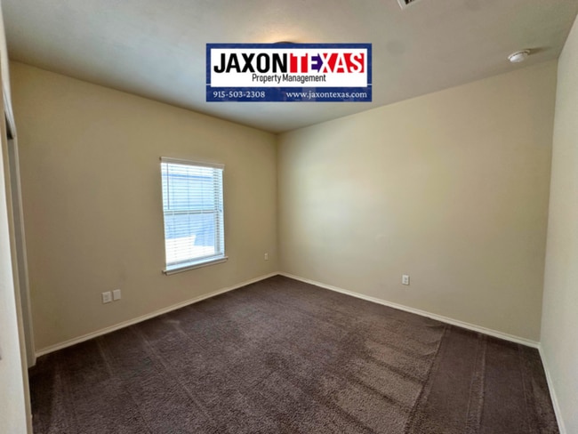Building Photo - 220 Dora Baltea Pl