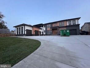 Building Photo - 2113 Chain Bridge Rd