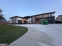 Building Photo - 2113 Chain Bridge Rd