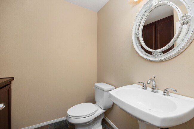 Building Photo - 10410 Duxbury Ln