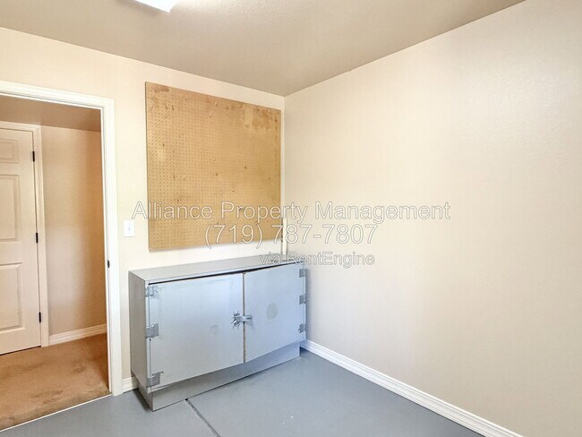 Building Photo - 1755 Smoke Ridge Dr