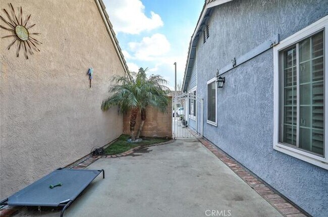 Building Photo - 12312 Wintergreen St
