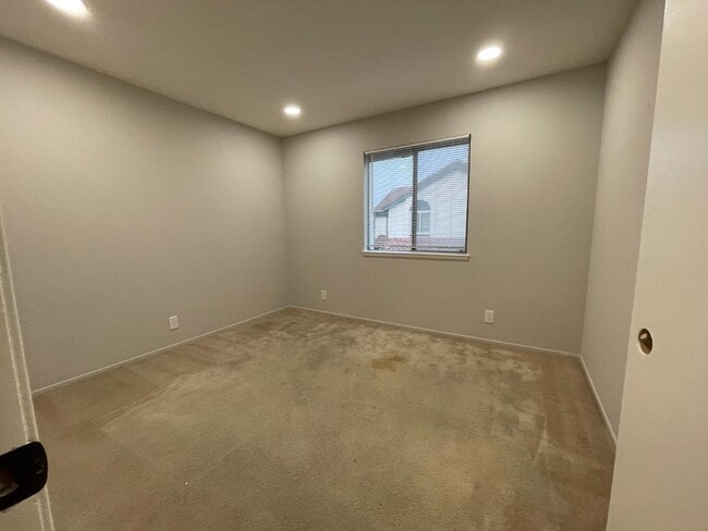 Building Photo - 309 Cravens Ct